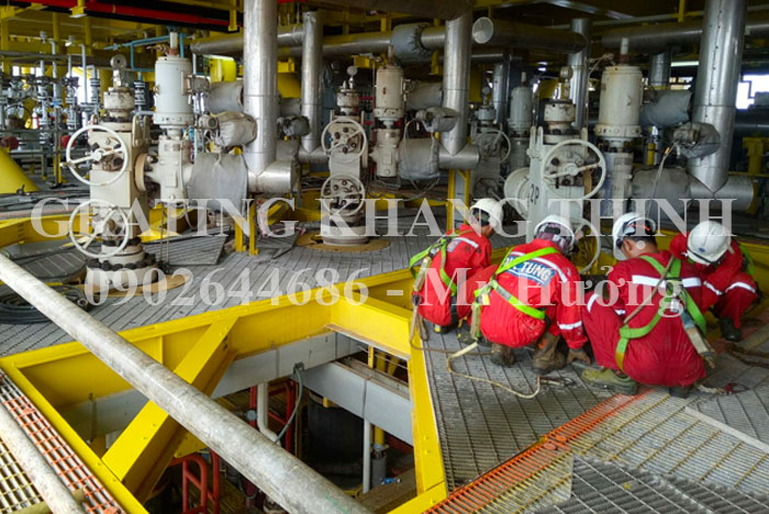 Tấm sàn grating lắp đặt ngoài giàn khoan 
